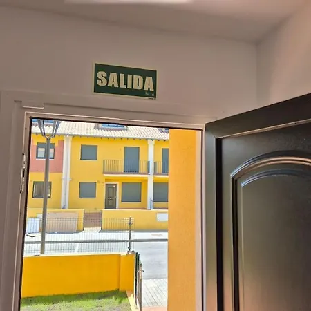 Casa Rovacias C22a01 By R2r Consulting *