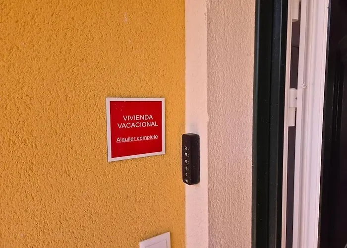 Casa Rovacias C22a01 By R2r Consulting